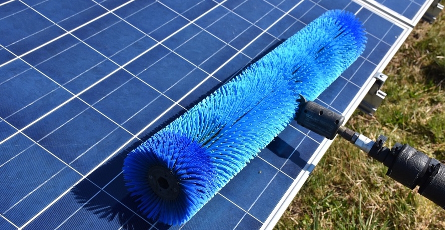 Studie zur Reinigung von Photovoltaik-Anlagen: Wie wirtschaftlich ist das?