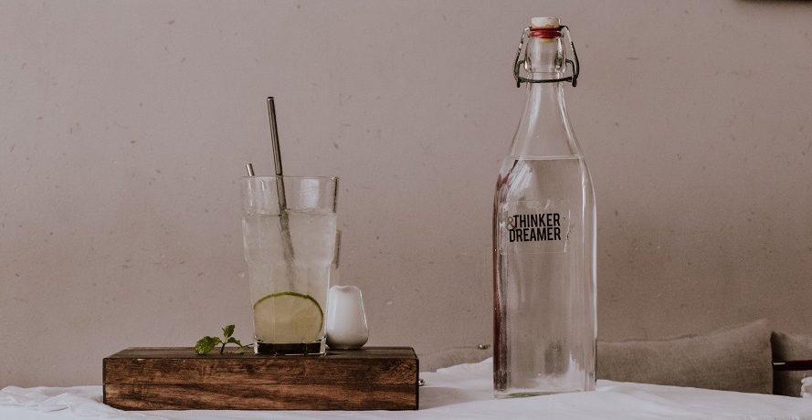 Die besten Trinkflaschen aus Glas: Nachhaltig und im Trend