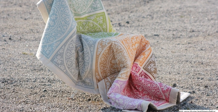 Dein Kuschel-Must Have für jede Jahreszeit – nachhaltige Decken & Co. für mehr Gemütlichkeit